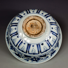 元 青花缠枝莲纹碗 D.24.5cm<BR/>RMB 500,000 胜大庄